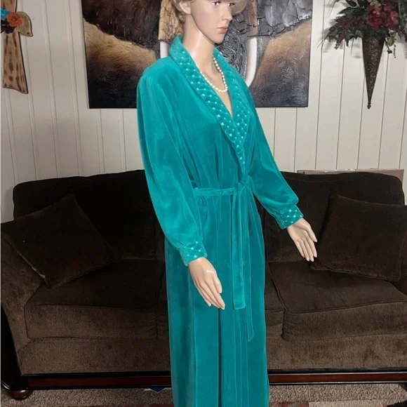 Saybury • Vintage • Small • Green • Plush Robe • Star Embroideries